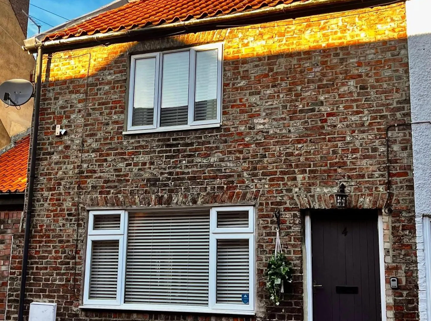 Silver Cottage Sits Amidst Yarms Cobbles And River It Is Steps From The Restaurants Pubs Shops And Coffee Houses And Has A Kingsize Bed 0*, Yarm