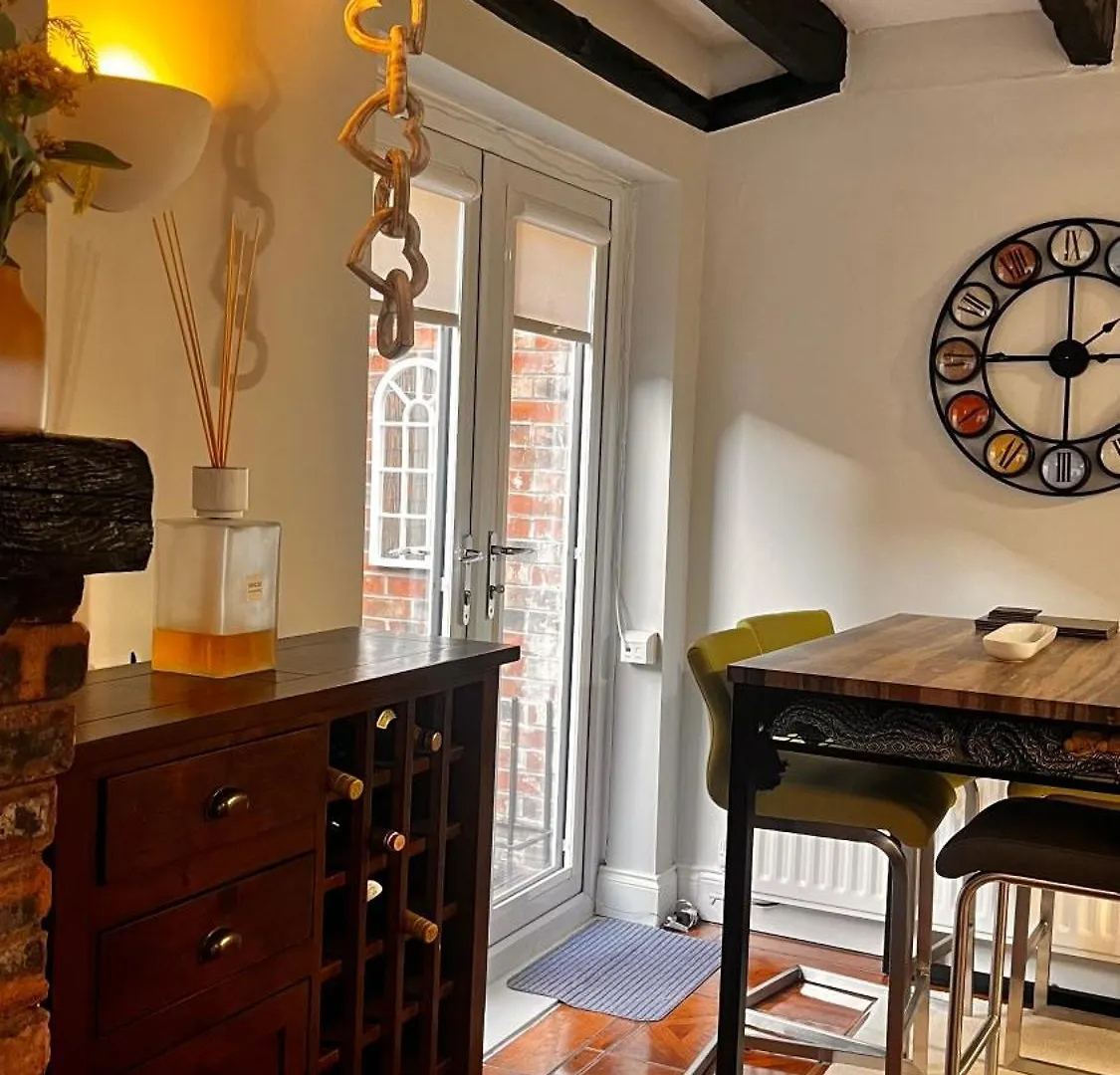 Silver Cottage Sits Amidst Yarms Cobbles And River It Is Steps From The Restaurants Pubs Shops And Coffee Houses And Has A Kingsize Bed United Kingdom