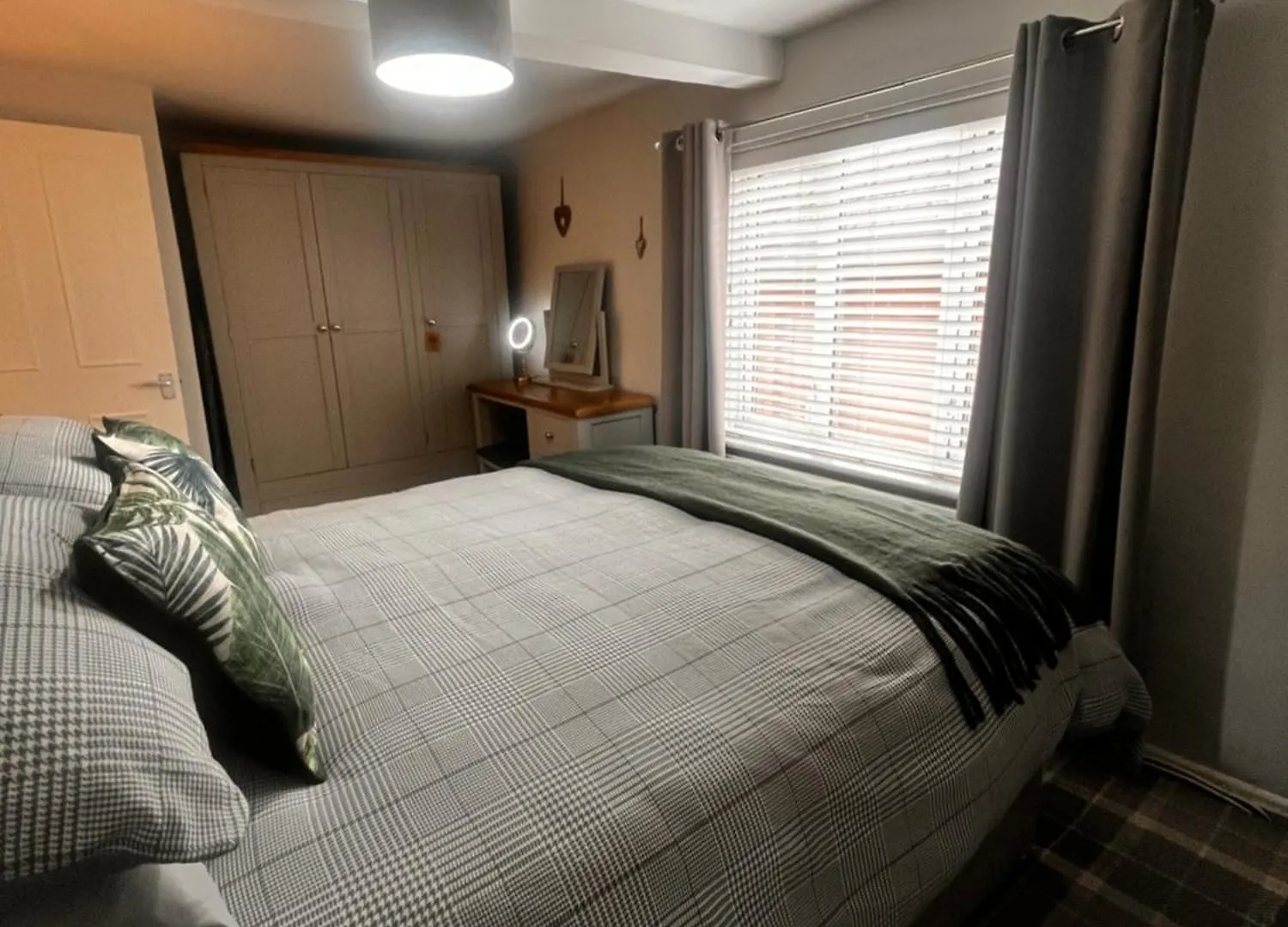 Silver Cottage Sits Amidst Yarms Cobbles And River It Is Steps From The Restaurants Pubs Shops And Coffee Houses And Has A Kingsize Bed 0*, Yarm United Kingdom